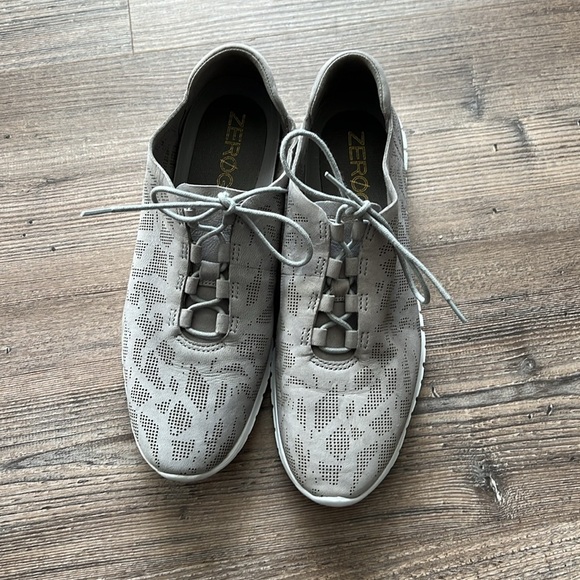 COLE HAAN Zerogrand Genevieve Size 9.5 B Perforated Sneaker Gray Nubuck W08638 - Picture 2 of 8